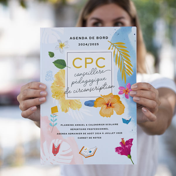 //www.agenda-enseignant.fr/wp-content/uploads/2024/06/agenda-2024-2025-conseillere-peda-photo-01.jpg
