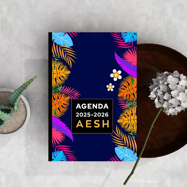 //www.agenda-enseignant.fr/wp-content/uploads/2025/04/agenda-2025-2026-aesh-photo-03.jpg