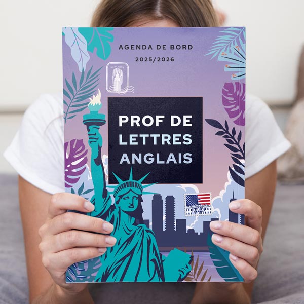 //www.agenda-enseignant.fr/wp-content/uploads/2025/04/agenda-2025-2026-prof-lettres-anglais-photo-01.jpg