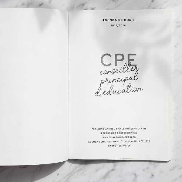 //www.agenda-enseignant.fr/wp-content/uploads/2025/05/agenda-2025-2026-conseiller-principal-deducation-photo-04.jpg