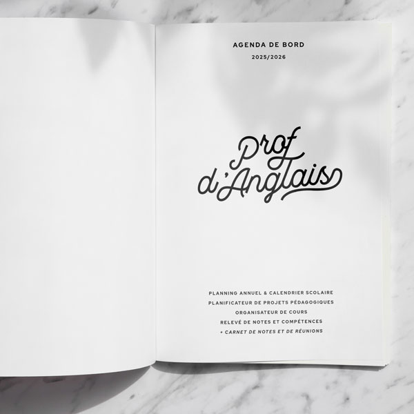 //www.agenda-enseignant.fr/wp-content/uploads/2025/05/agenda-2025-2026-prof-anglais-photo-04.jpg