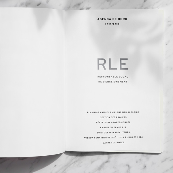 //www.agenda-enseignant.fr/wp-content/uploads/2025/05/agenda-2025-2026-rle-photo-04.jpg