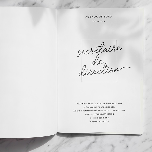 //www.agenda-enseignant.fr/wp-content/uploads/2025/05/agenda-2025-2026-secretaire-de-direction-photo-04.jpg